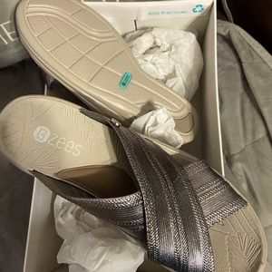 BZees sandals size 6M